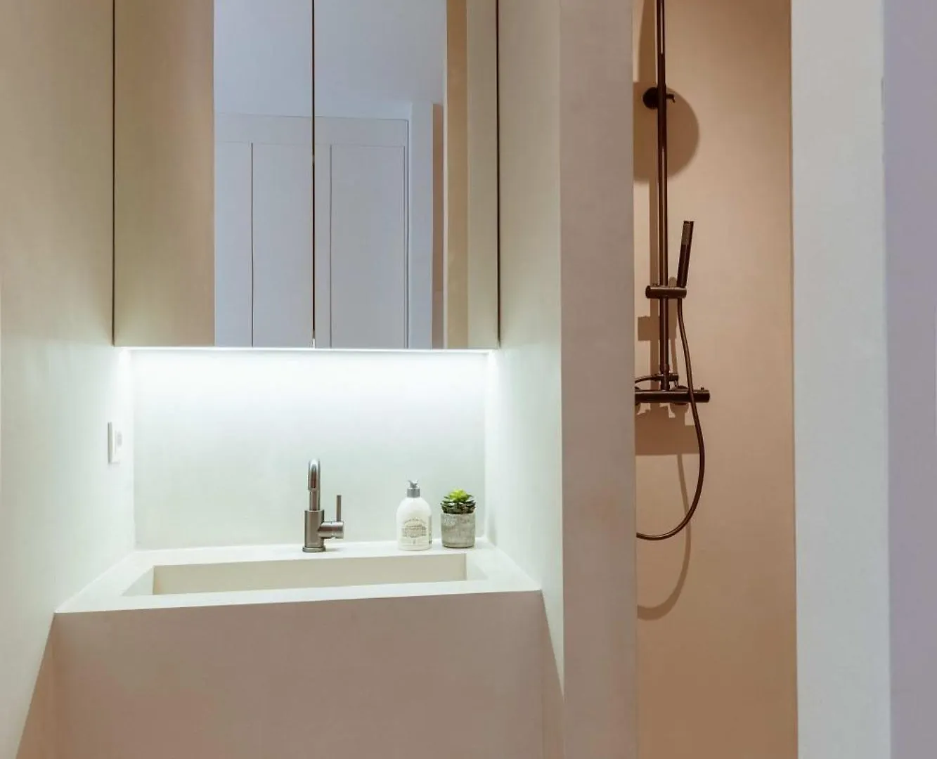 Huswell - Charming Apartment With Cozy Balcony Antwerp Belgium