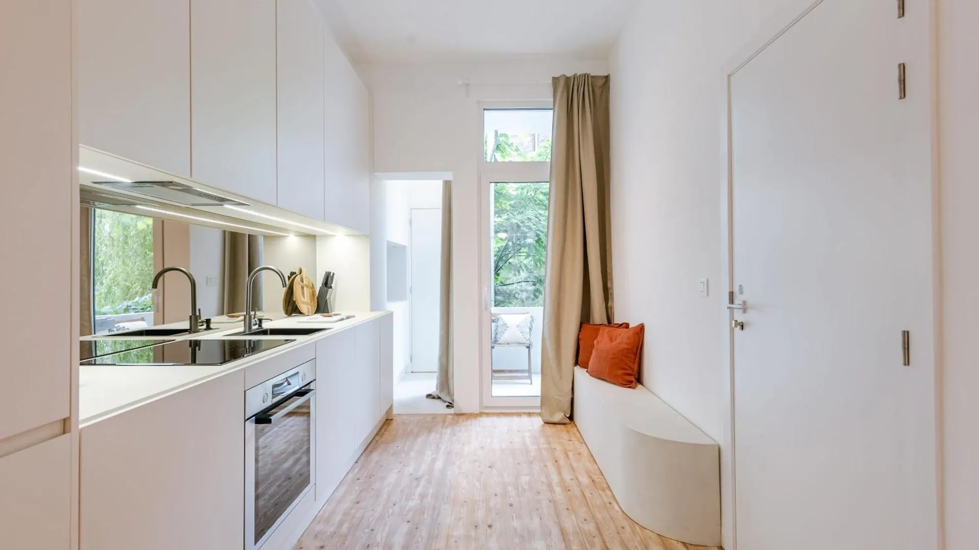 Huswell - Charming Apartment With Cozy Balcony Antwerp
